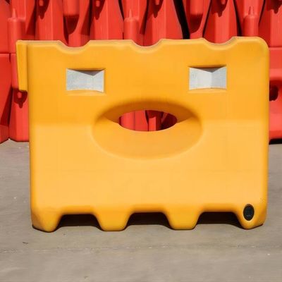 kopen Veiligheids Tijdelijke PE Plastic Wegbarrières voor Rijwegveiligheid 1300X650X200X400mm online vervaardiging