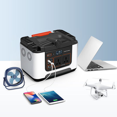 Goede prijs. Draagbare elektriciteitscentrale van 700W met een capaciteit van 648Wh voor 10 apparaten - noodstroomvoorziening en draagbare generator online